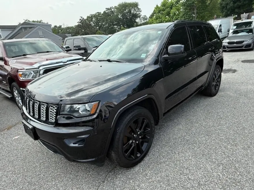2019 Jeep Grand Cherokee Altitude photo 1