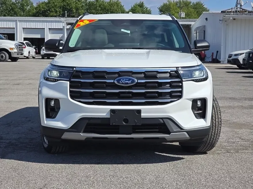 2025 Ford Explorer photo 1