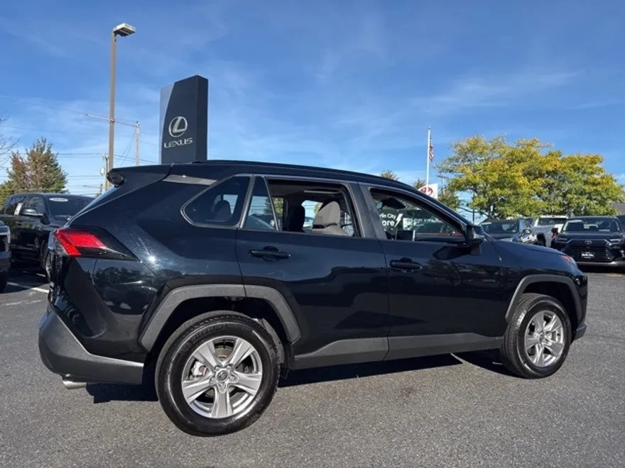 2023 Toyota RAV4 XLE photo 1