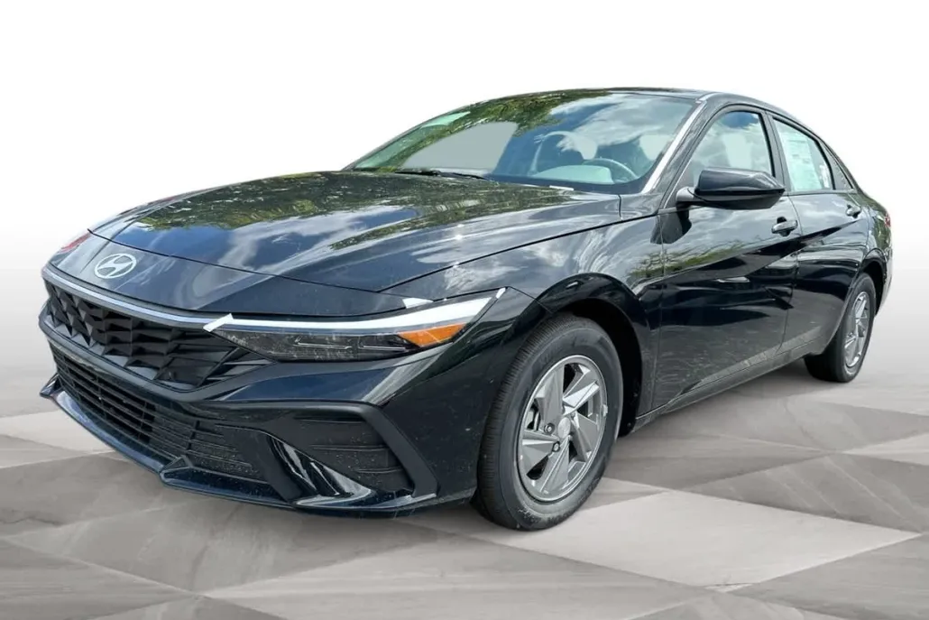 2025 Hyundai Elantra SE photo 1