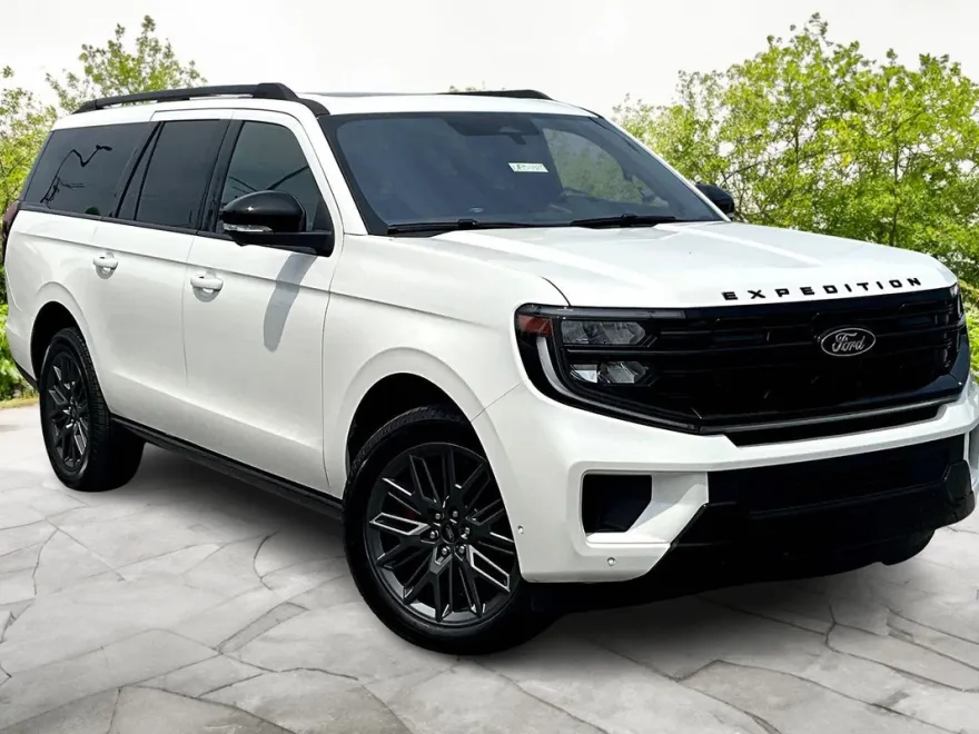 2025 Ford Expedition MAX Platinum photo 1