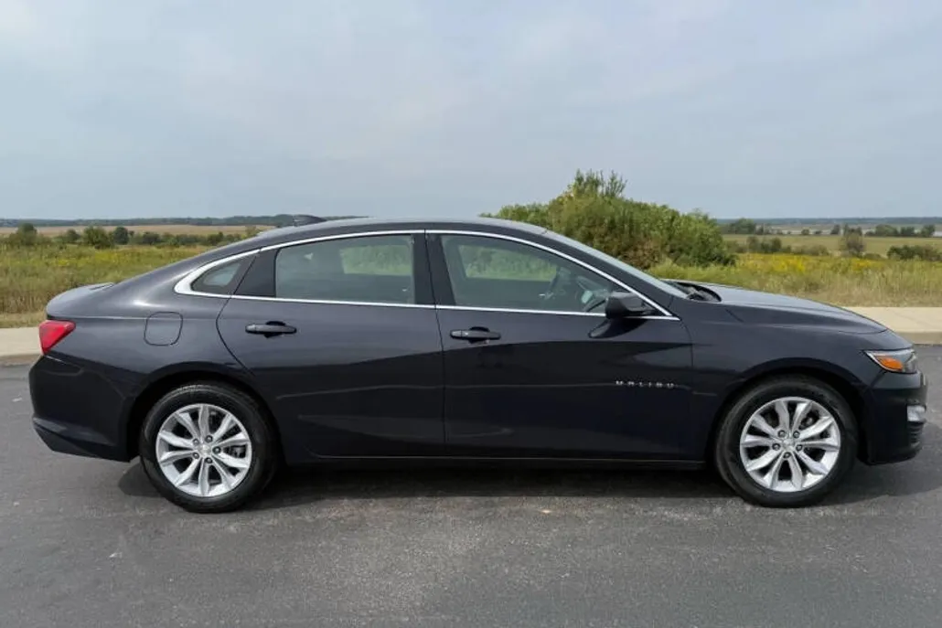 2023 Chevrolet Malibu 1LT photo 1