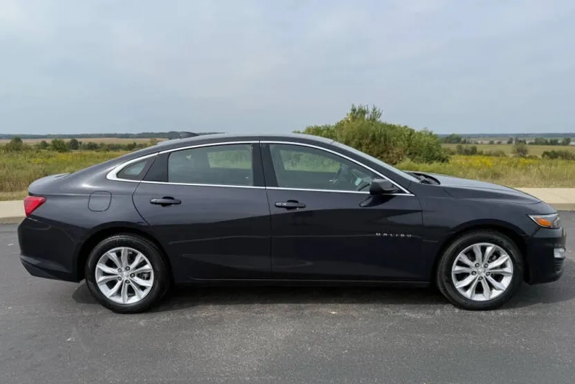2023 Chevrolet Malibu 1LT photo 1