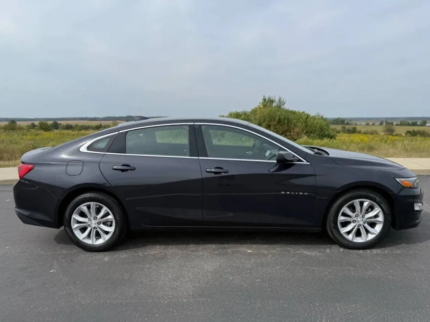 2023 Chevrolet Malibu 1LT photo 1