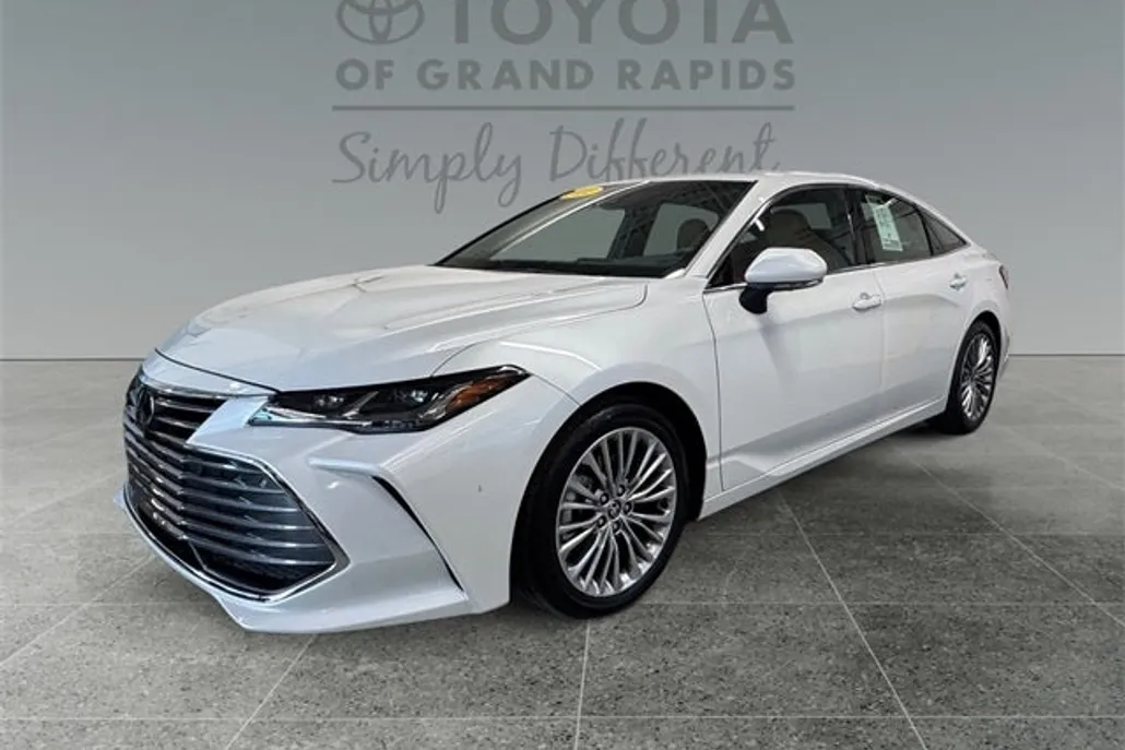 2022 Toyota Avalon Limited photo 1