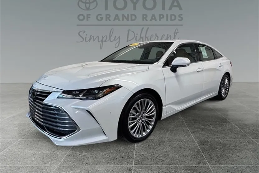 2022 Toyota Avalon Limited photo 1