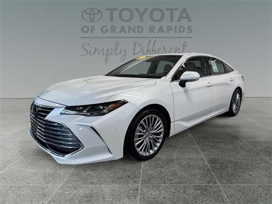 2022 Toyota Avalon Limited photo 1