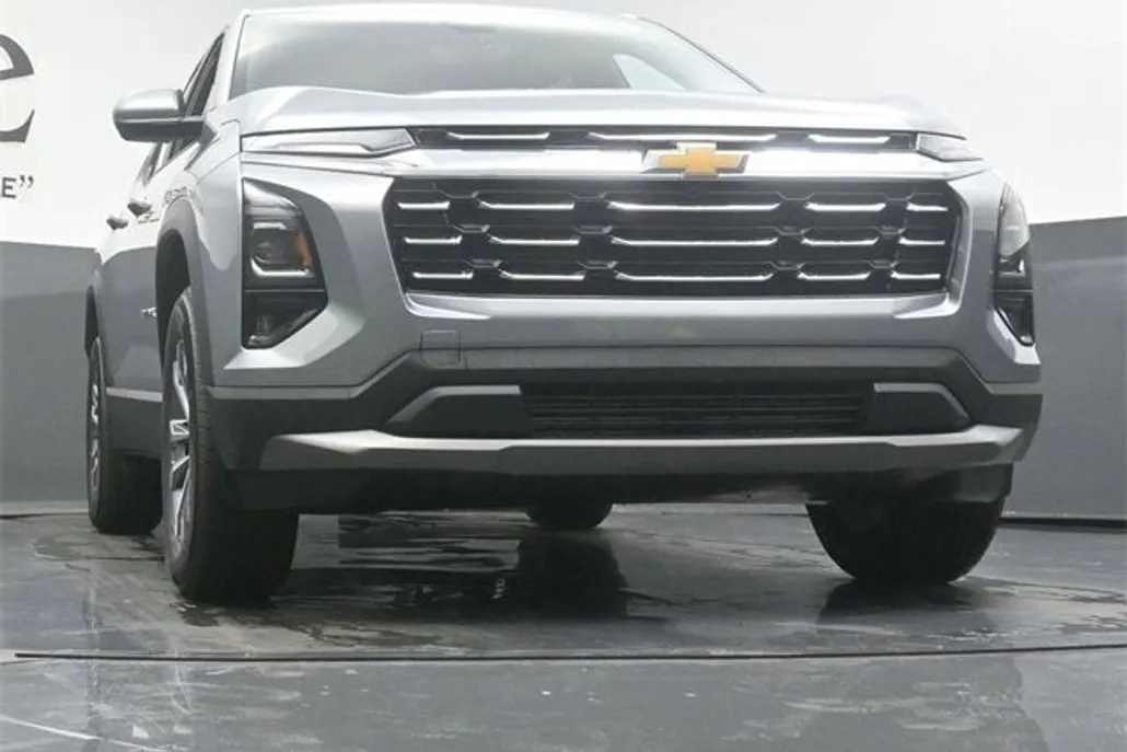 2026 Chevrolet Equinox LT photo 1