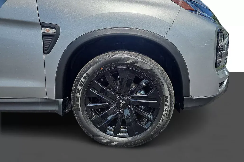 2025 Mitsubishi Outlander Sport LE photo 1