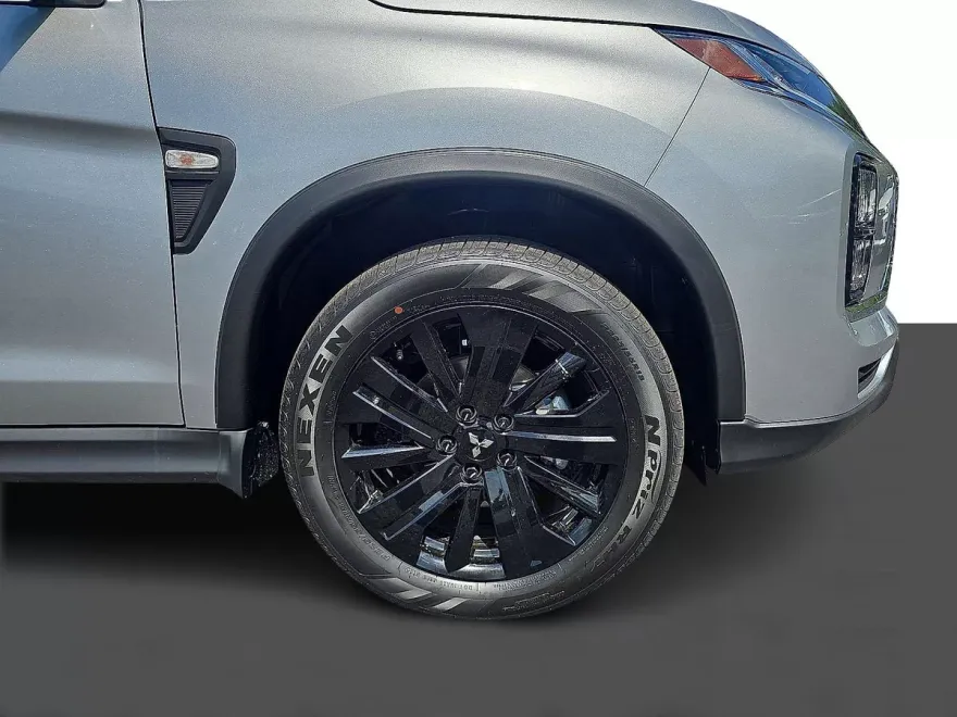 2025 Mitsubishi Outlander Sport LE photo 1