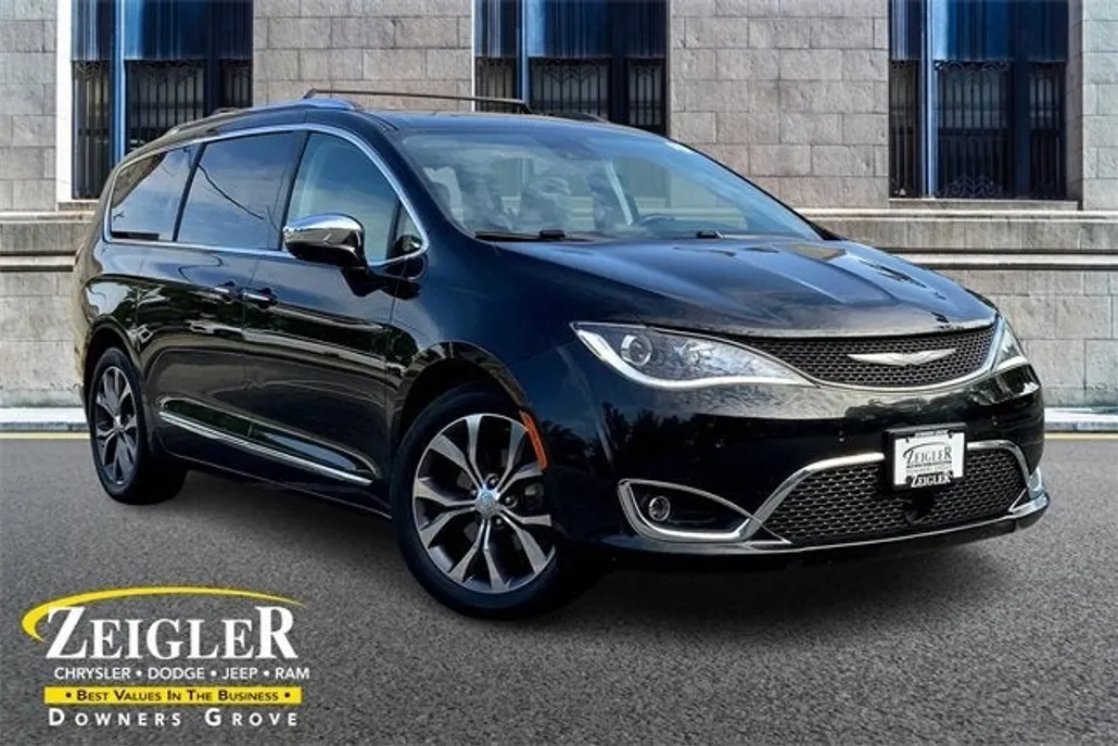 2017 Chrysler Pacifica Limited photo 1