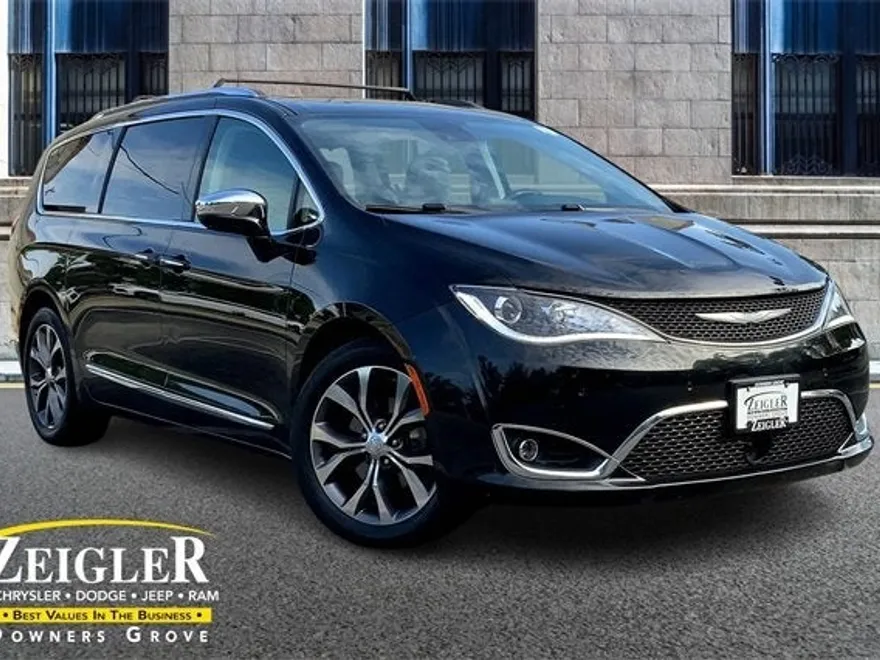 2017 Chrysler Pacifica Limited photo 1