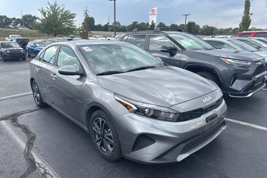 2024 Kia Forte LXS photo 1