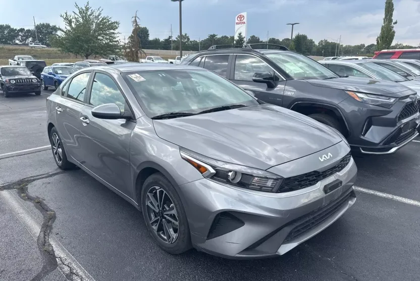 2024 Kia Forte LXS photo 1