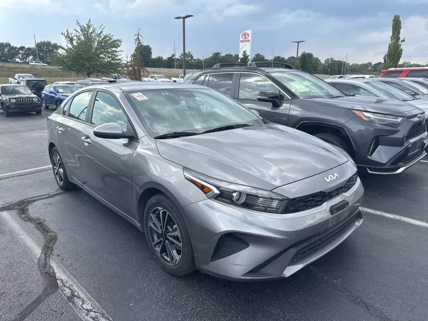 2024 Kia Forte LXS photo 1