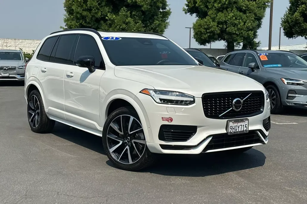 2023 Volvo XC90 Recharge T8 Plus photo 1