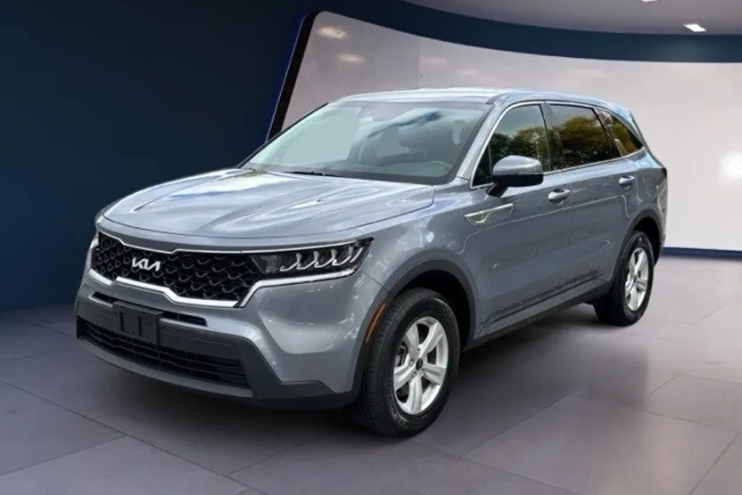 2023 Kia Sorento LX photo 1