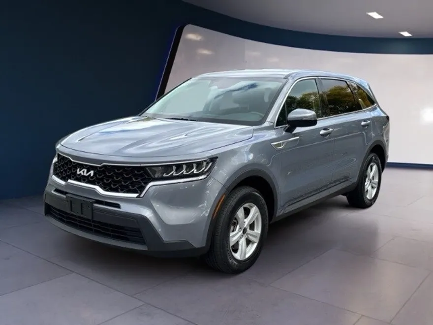 2023 Kia Sorento LX photo 1