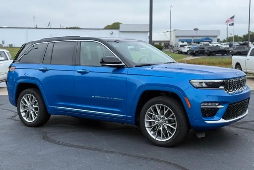 2022 Jeep Grand Cherokee Summit 4xe photo 1