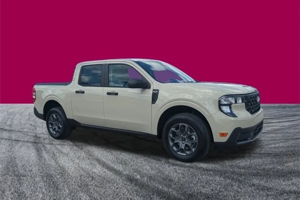 2025 Ford Maverick XLT photo 1