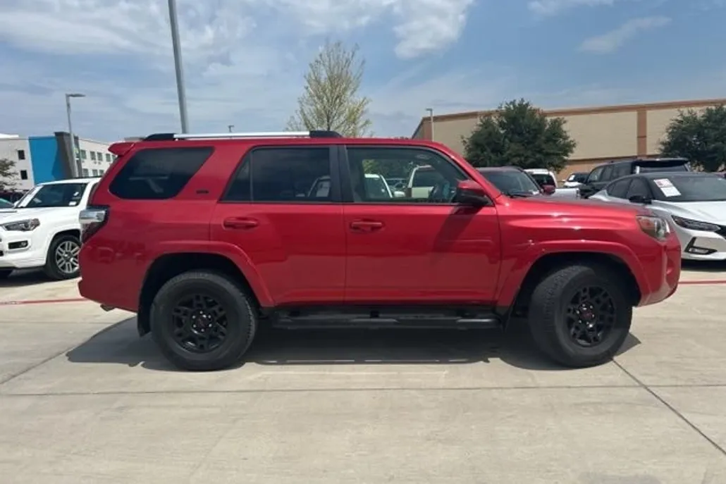 2021 Toyota 4Runner SR5 photo 1
