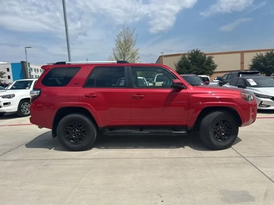 2021 Toyota 4Runner SR5 photo 1