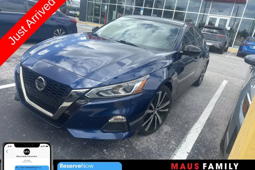 2022 Nissan Altima SR photo 1