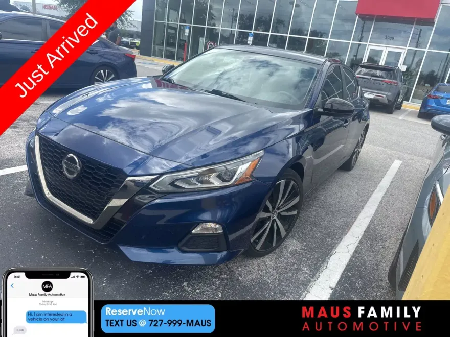 2022 Nissan Altima SR photo 1