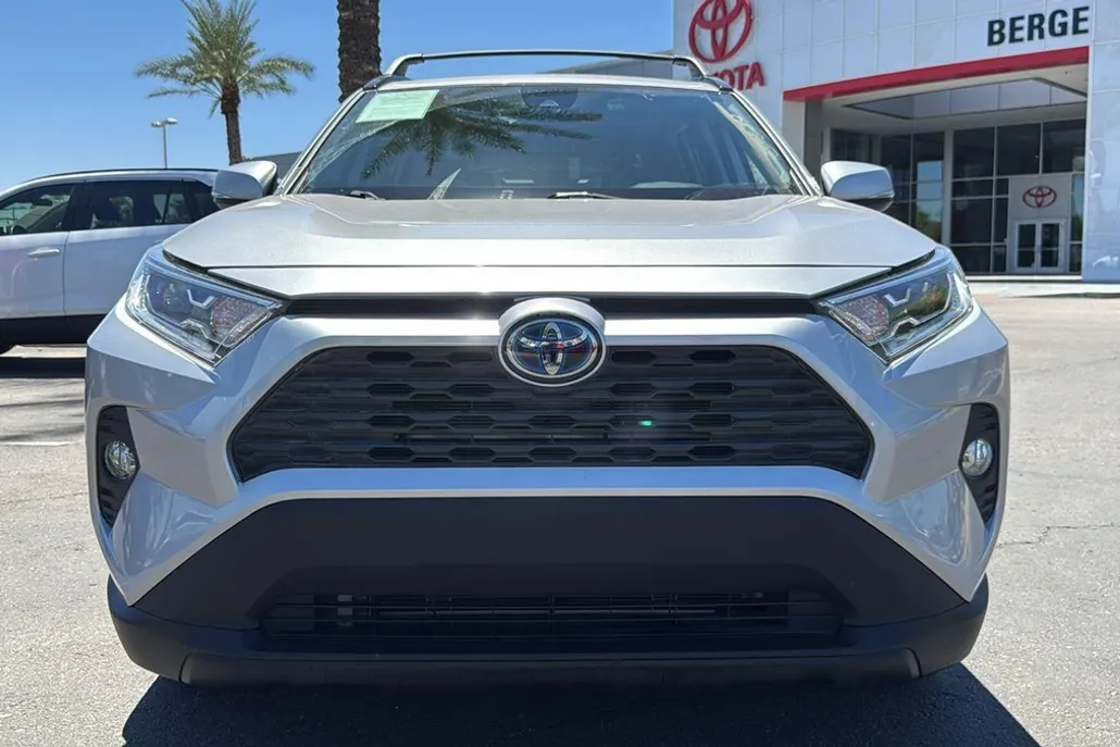 2021 Toyota RAV4 Hybrid XLE photo 1