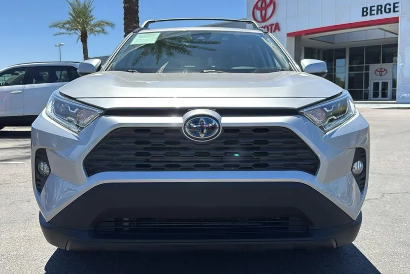 2021 Toyota RAV4 Hybrid XLE photo 1