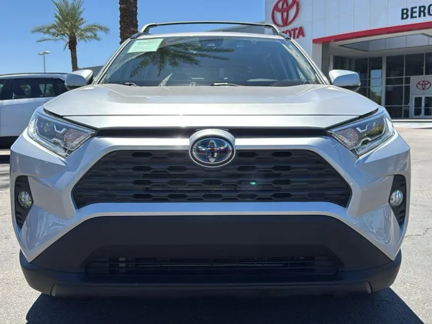 2021 Toyota RAV4 Hybrid XLE photo 1