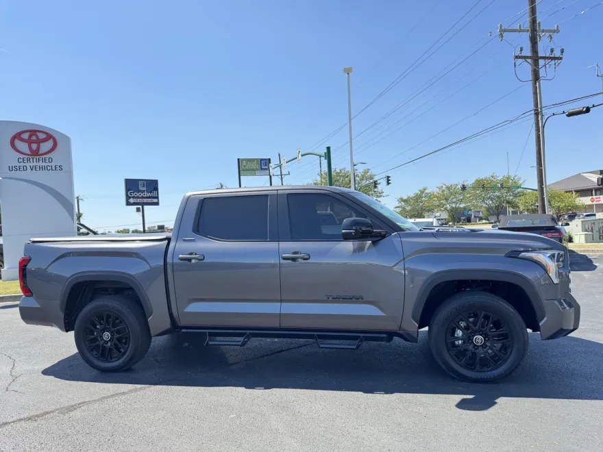 2024 Toyota Tundra Limited CrewMax photo 1