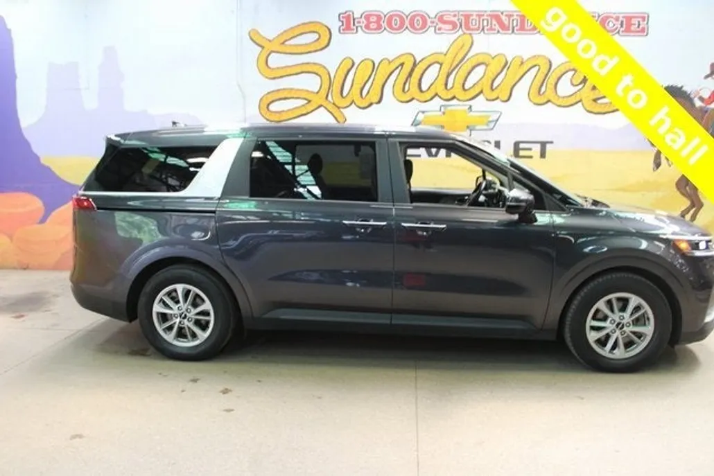 2023 Kia Carnival LX photo 1