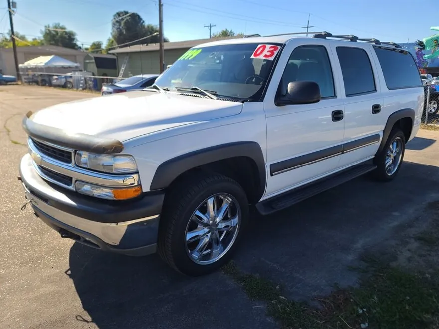 2003 Chevrolet Suburban 1500 LS photo 1