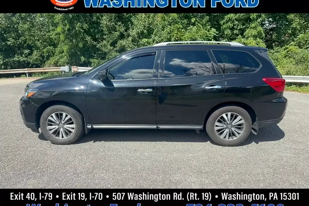 2017 Nissan Pathfinder SL photo 1