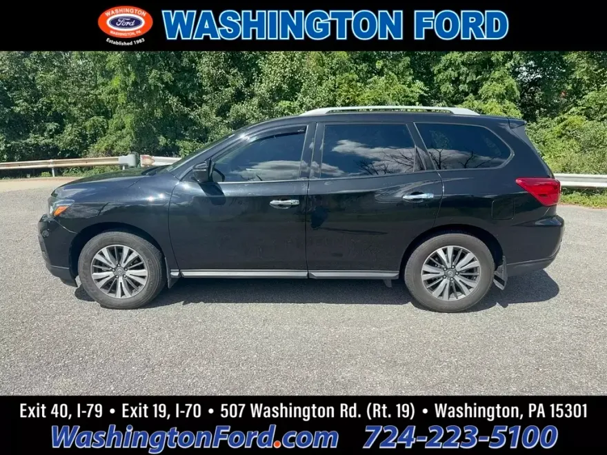 2017 Nissan Pathfinder SL photo 1