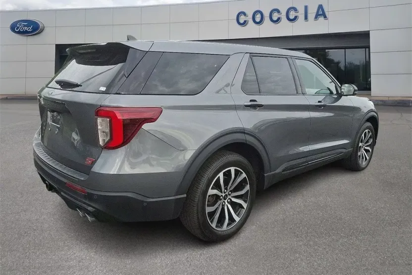 2021 Ford Explorer ST photo 1