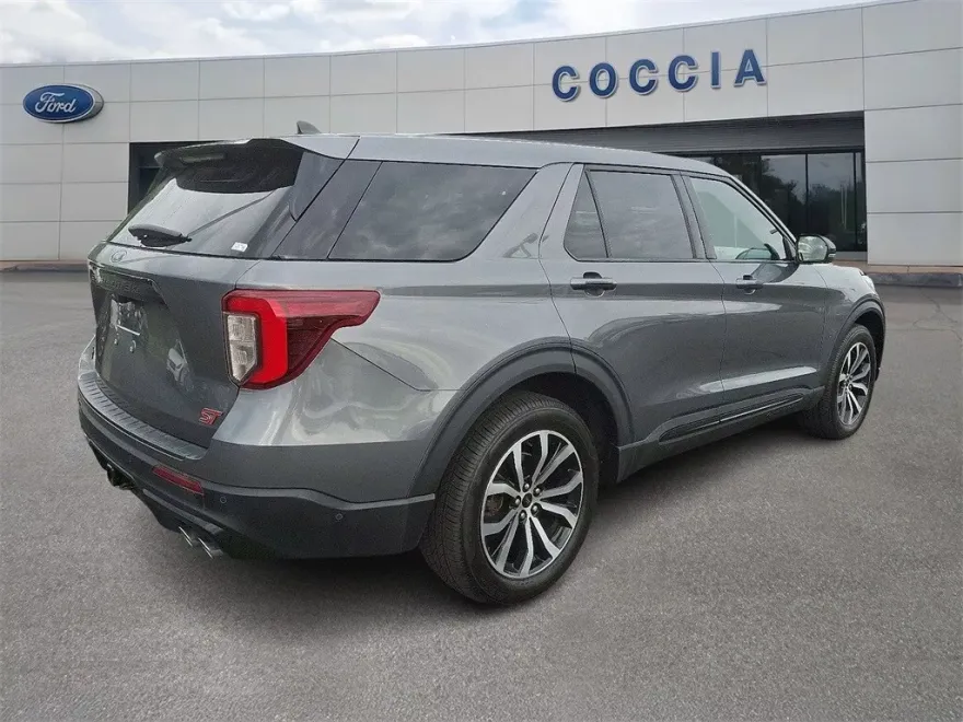 2021 Ford Explorer ST photo 1