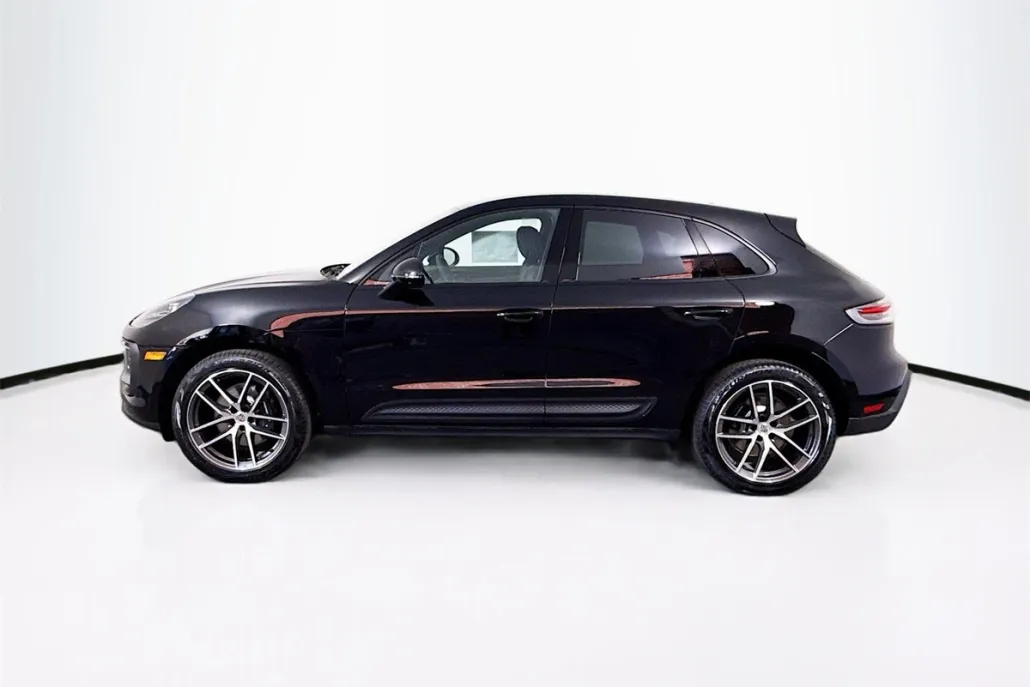 2025 Porsche Macan T photo 1