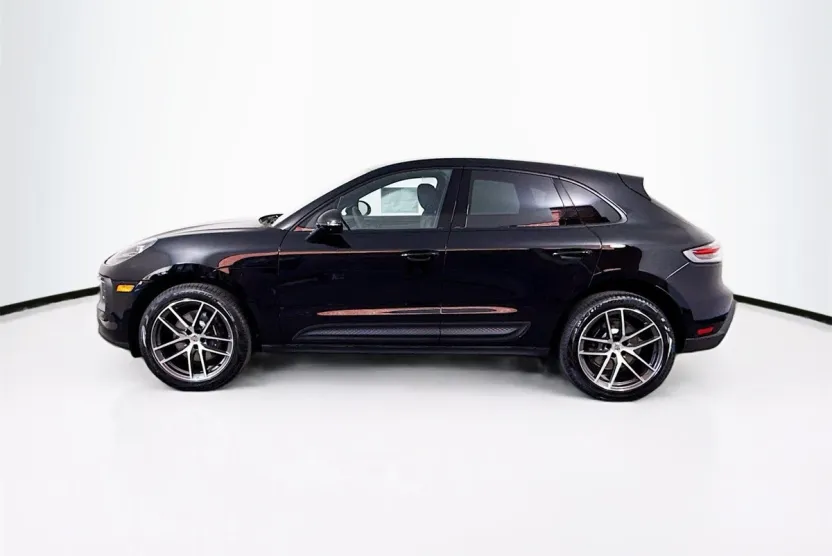 2025 Porsche Macan T photo 1