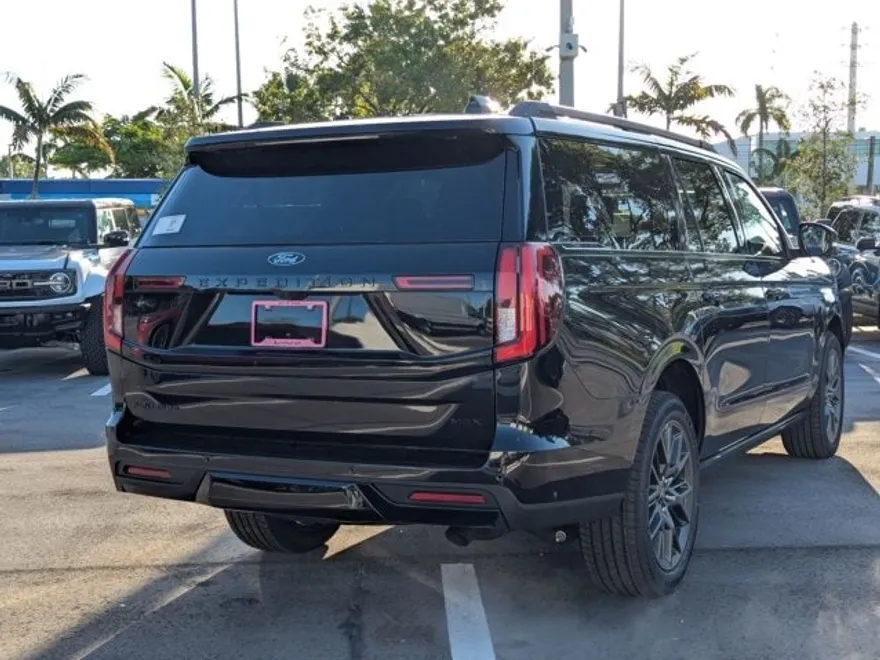 2025 Ford Expedition MAX Platinum photo 1