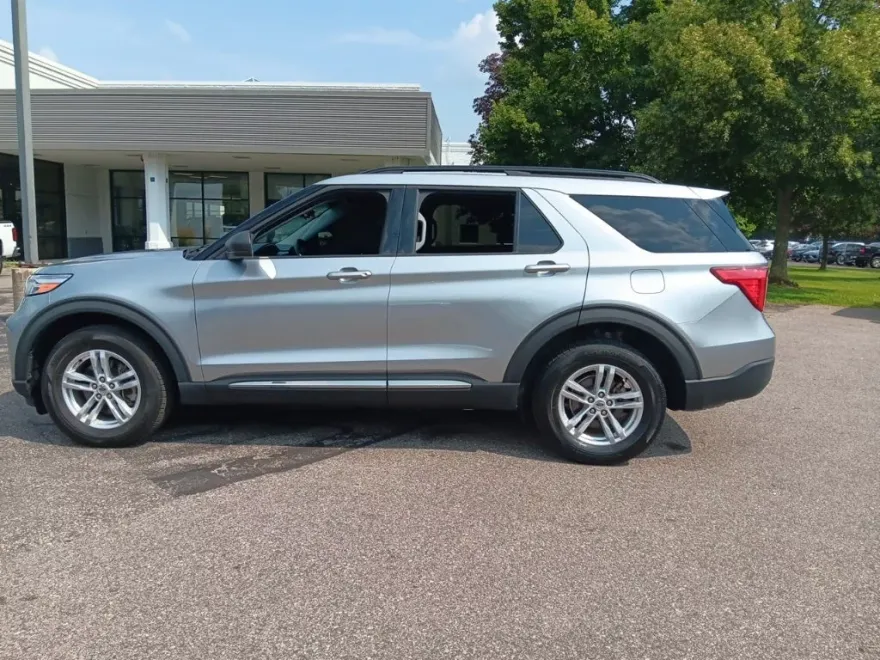 2022 Ford Explorer XLT photo 1