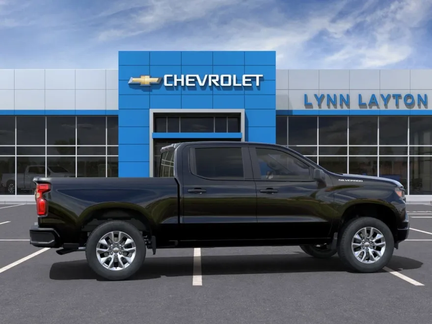 2025 Chevrolet Silverado Custom photo 5