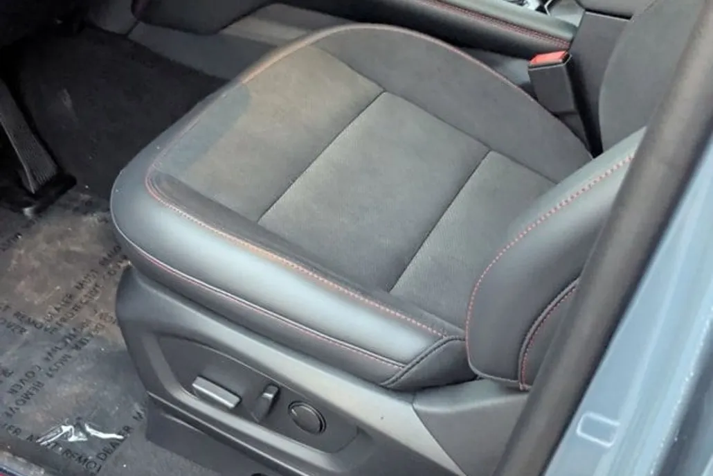 2025 Ford Explorer ST photo 1
