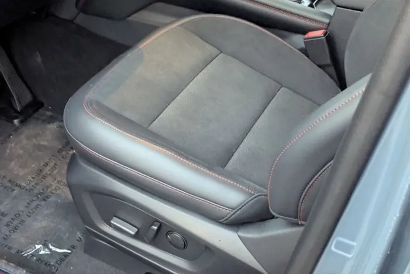 2025 Ford Explorer ST photo 1