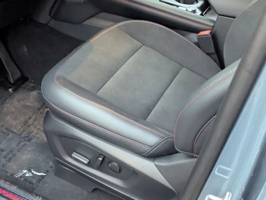 2025 Ford Explorer ST photo 1