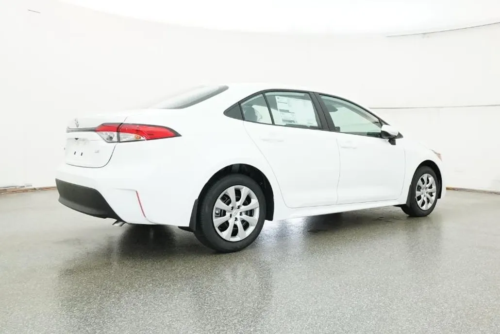 2026 Toyota Corolla LE photo 1