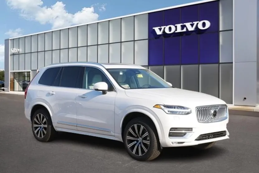 2025 Volvo XC90 B5 Core photo 1