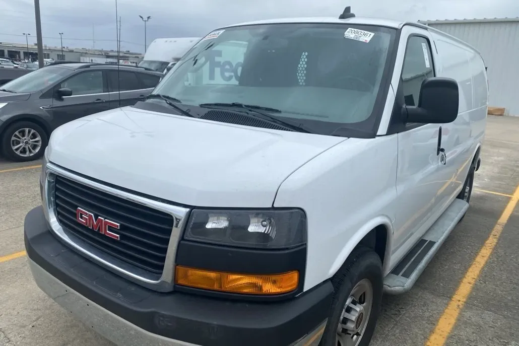 2023 Gmc Savana Cargo 2500 photo 1