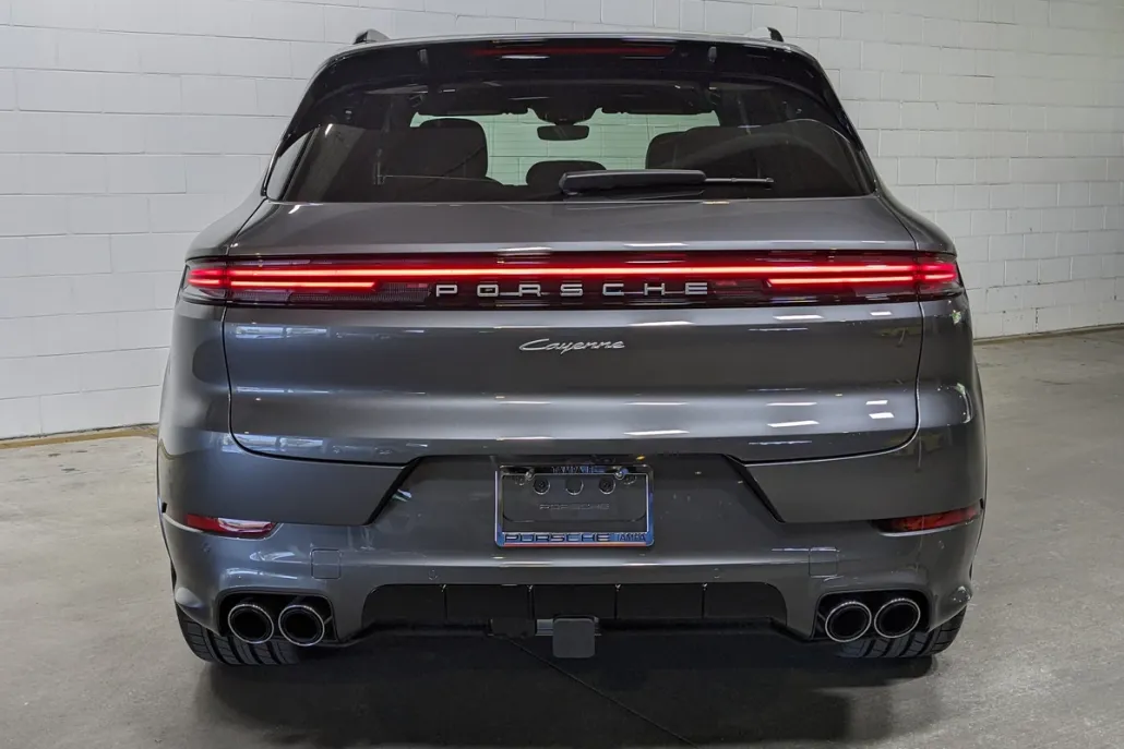 2025 Porsche Cayenne photo 1